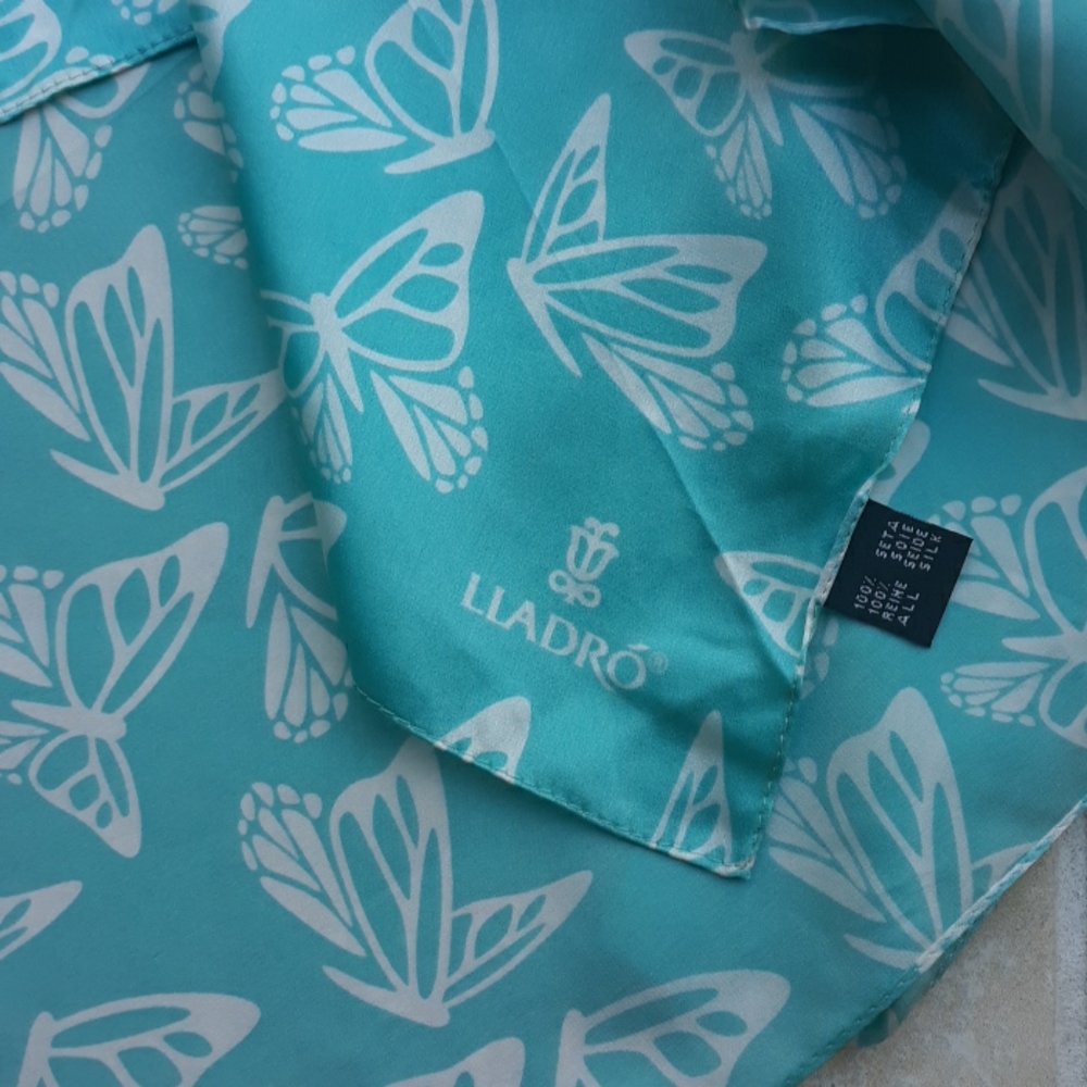 Lladro silk scarf - Picture 3 of 7